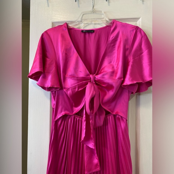 Pretty Garden Women's Pink Dress Size M Pleated Bow Cut Out Summer Party Beach - Picture 4 of 9